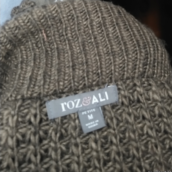 Cozy Bronzy/Beige Knit Sweater with Faux Fur Trim and Rosettes - Picture 2 of 7